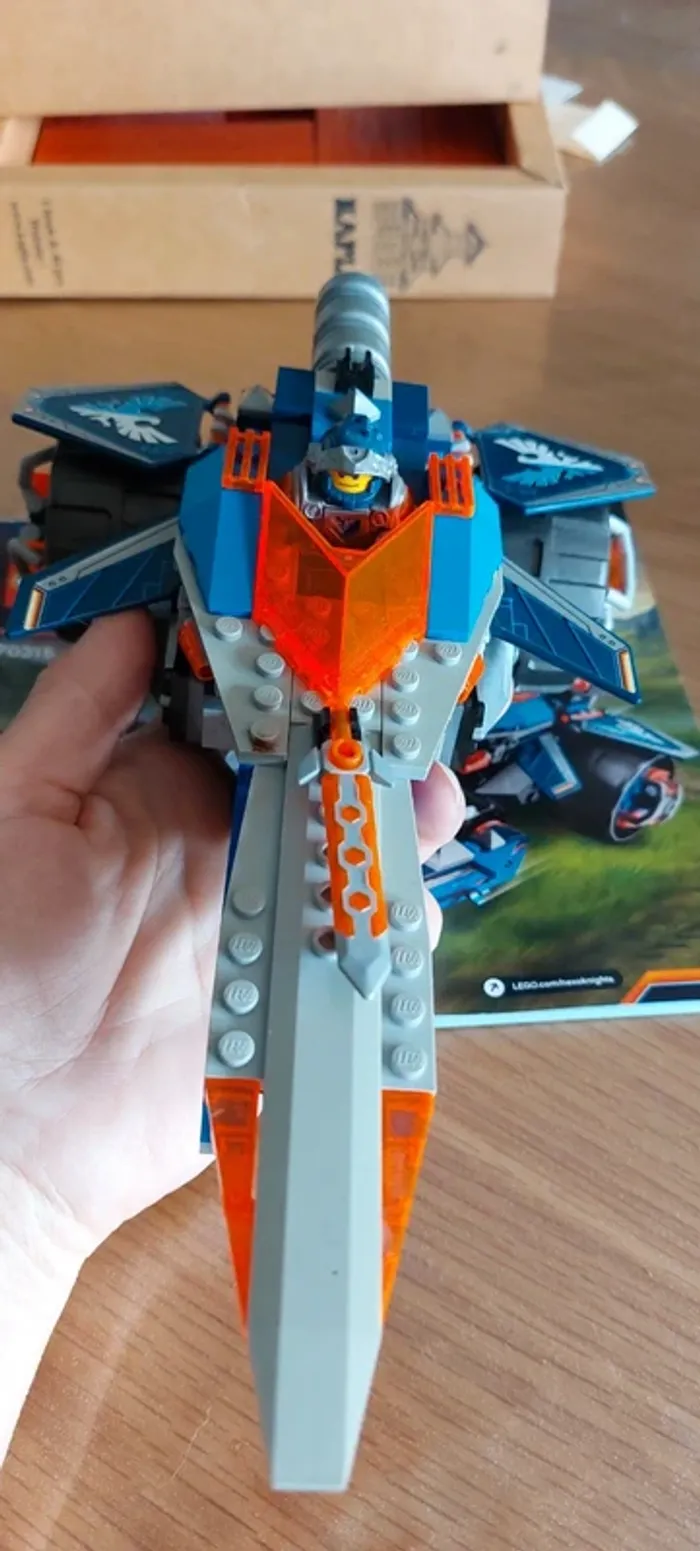 Lego nexo knights l'épée rugissante de clay - photo numéro 4