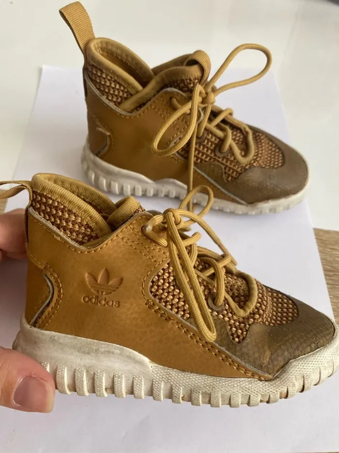 Basket adidas taille 22