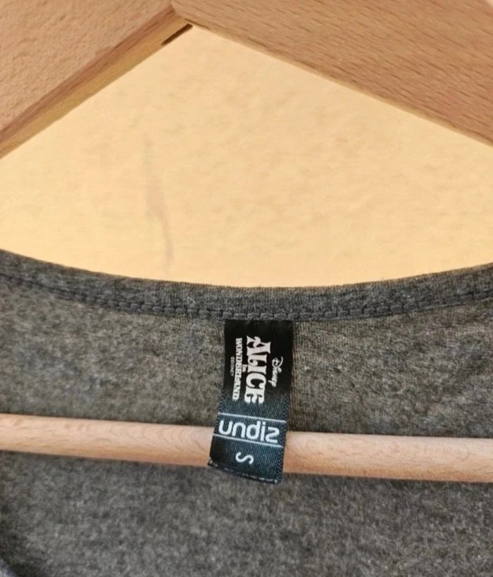 Débardeur cropped gris alice aux pays des merveilles - photo numéro 3