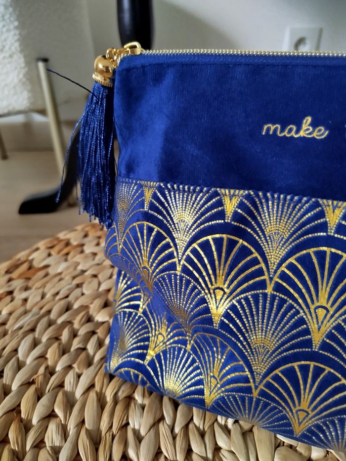 Pochette velours ras marine et doré - photo numéro 2