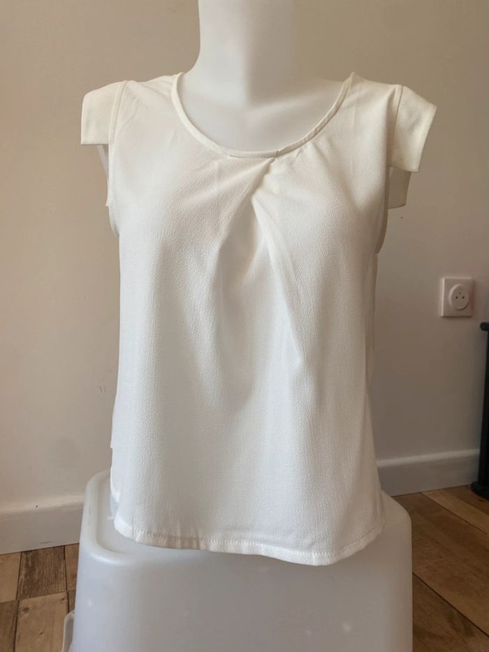 Top blanc court et léger - photo numéro 4
