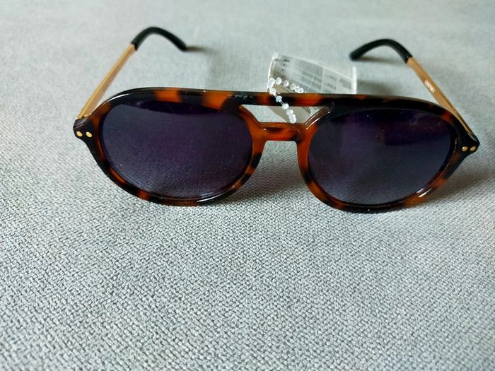 Lunettes de soleil écaille & branches dorées – neuves avec étiquette - photo numéro 2