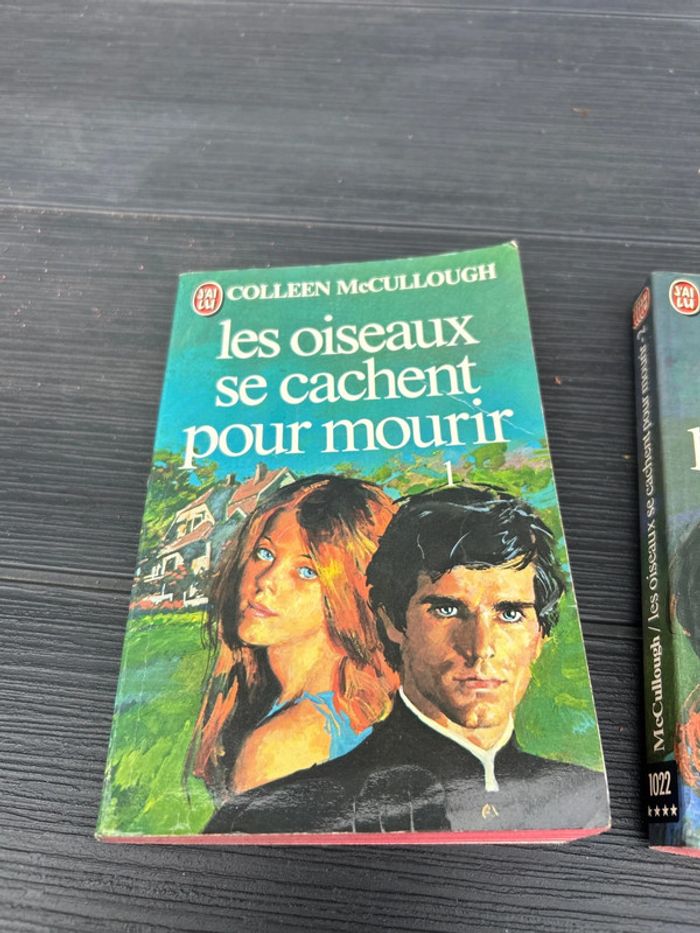 Les oiseaux se cachent pour mourir