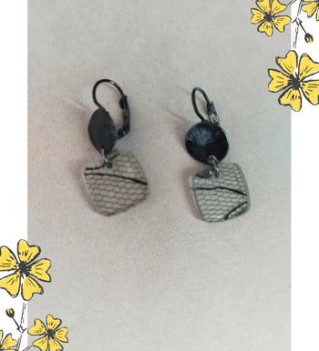 Boucles d’oreilles motifs filet & reflets noirs – Collection Sable & Ébène