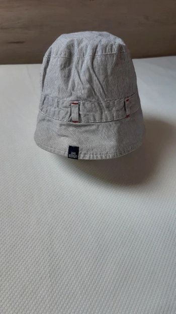 Chapeau jean bourget 50 cm en très bon état