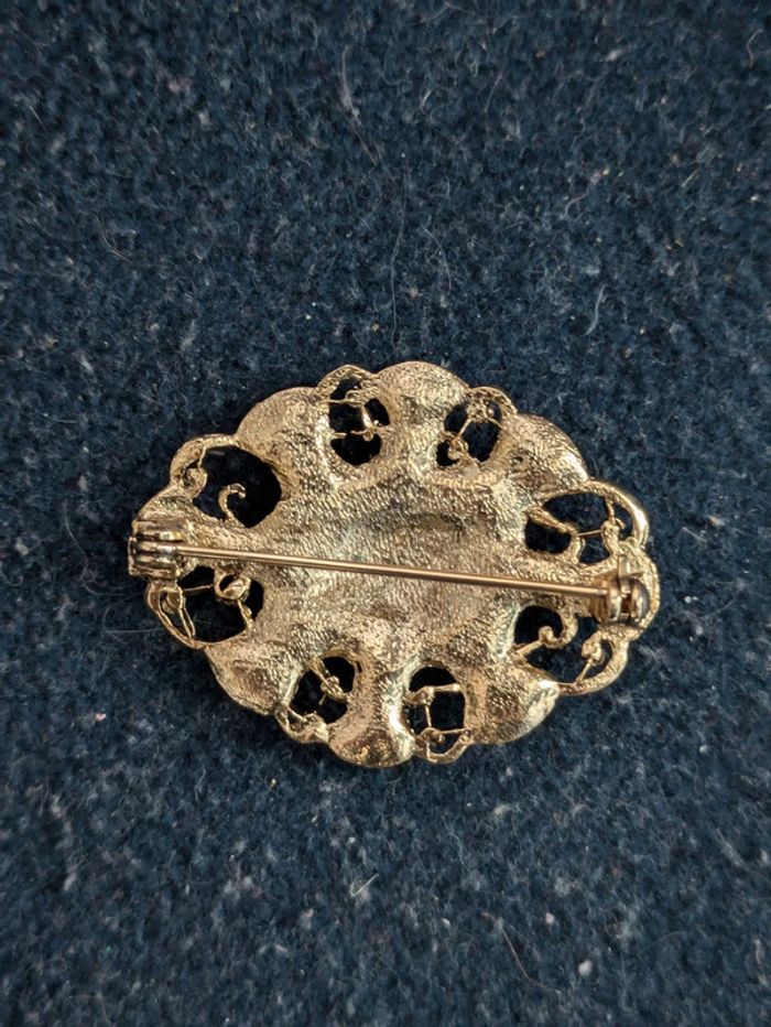 Broche vintage en métal doré - photo numéro 3