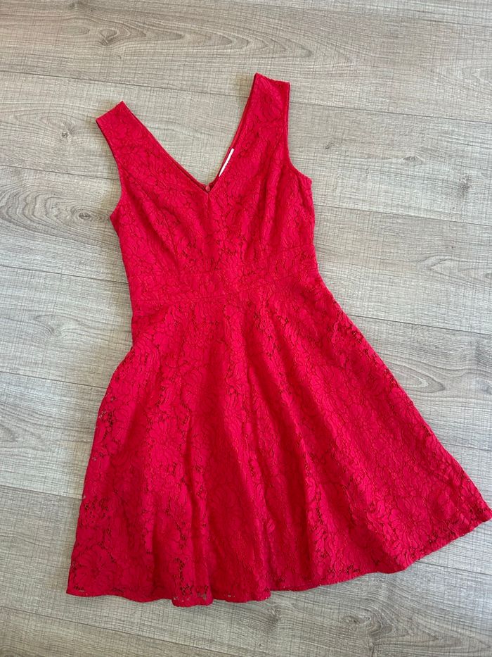 Robe rouge en dentelle sans manches Morgan taille 36 jamais portée - photo numéro 7