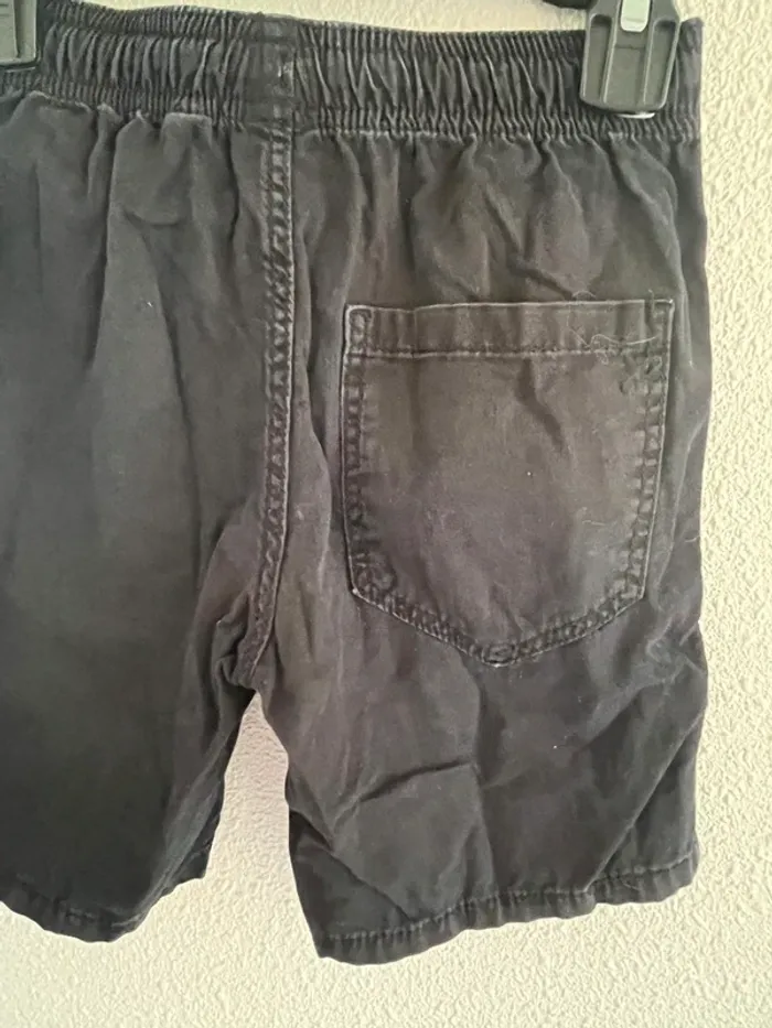 Short Kiabi taille 5 ans 💫 - photo numéro 3