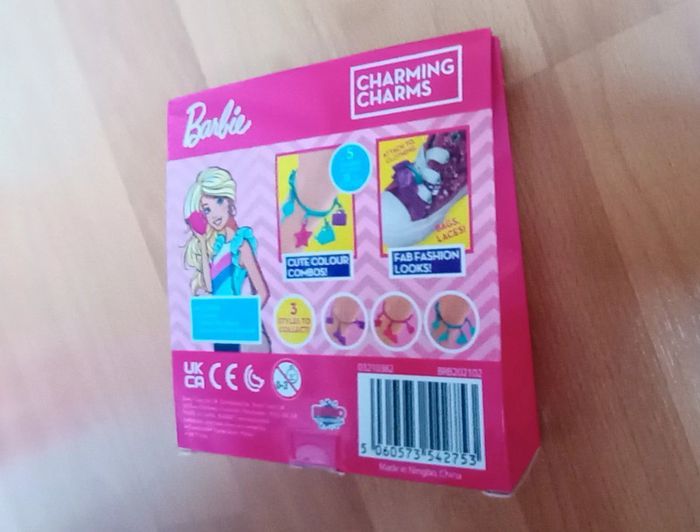 Bracelet et charms Barbie Neuf
