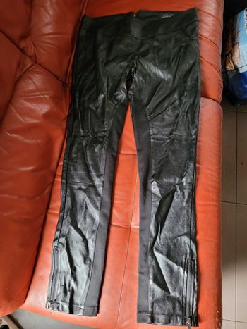 Pantalon faux cuir (plastique) taille L Jolina