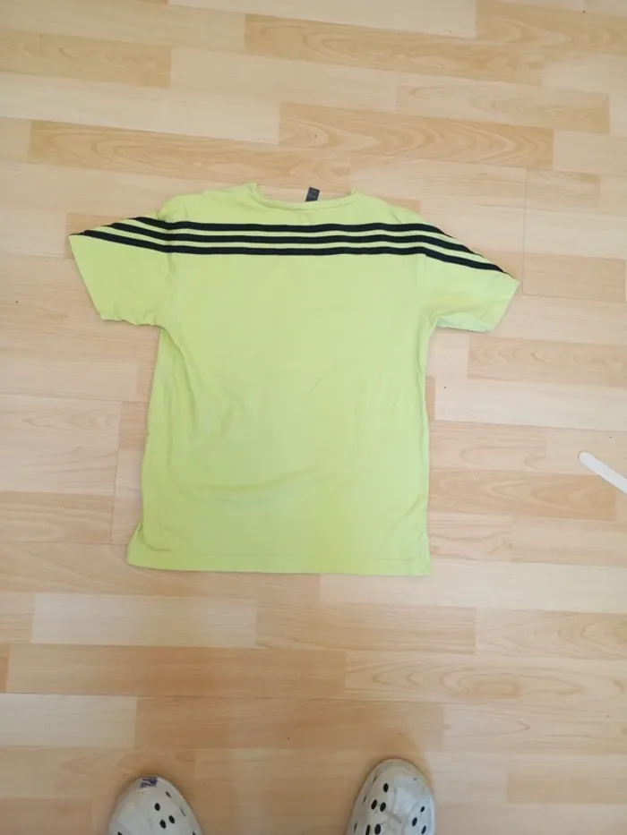 Tee shirt adidas garçon11/ 12 ans - photo numéro 2