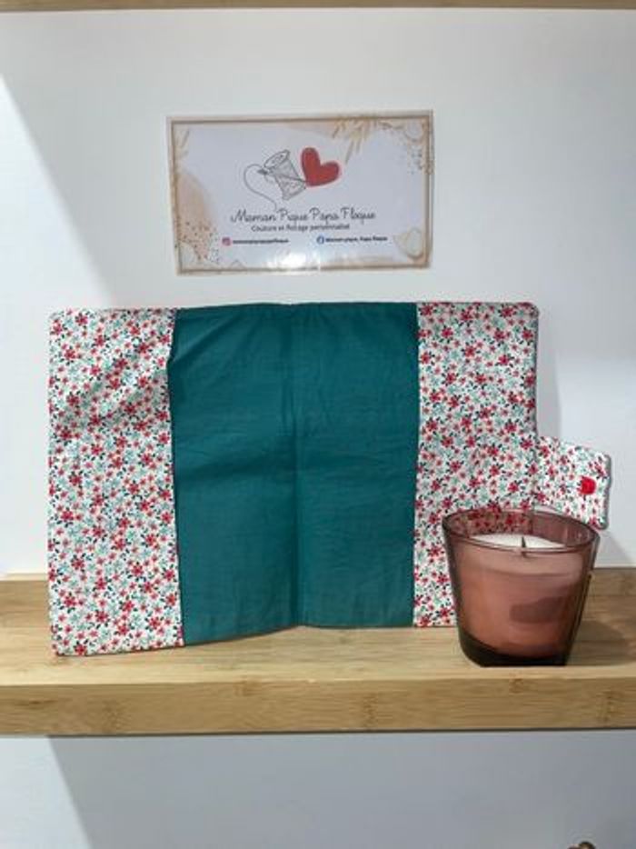 Protège carnet de santé fait main en velours rouge  & tissu fleuri - photo numéro 2