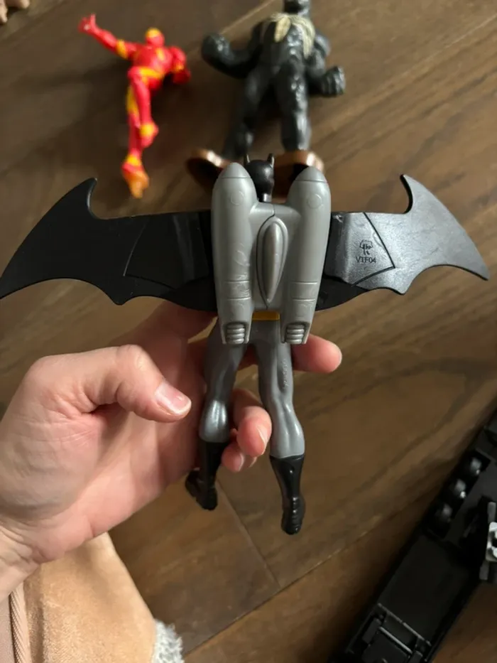 Lot de 4 figurines super-héros et voiture hotwheels Tbe Batman spiderman - photo numéro 4