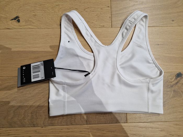 Brassière Nike neuve - photo numéro 7