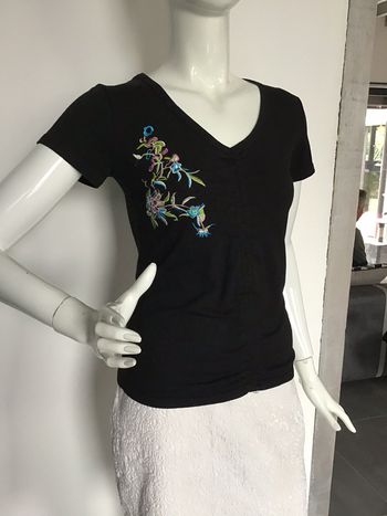 Tee shirt a motif brodé