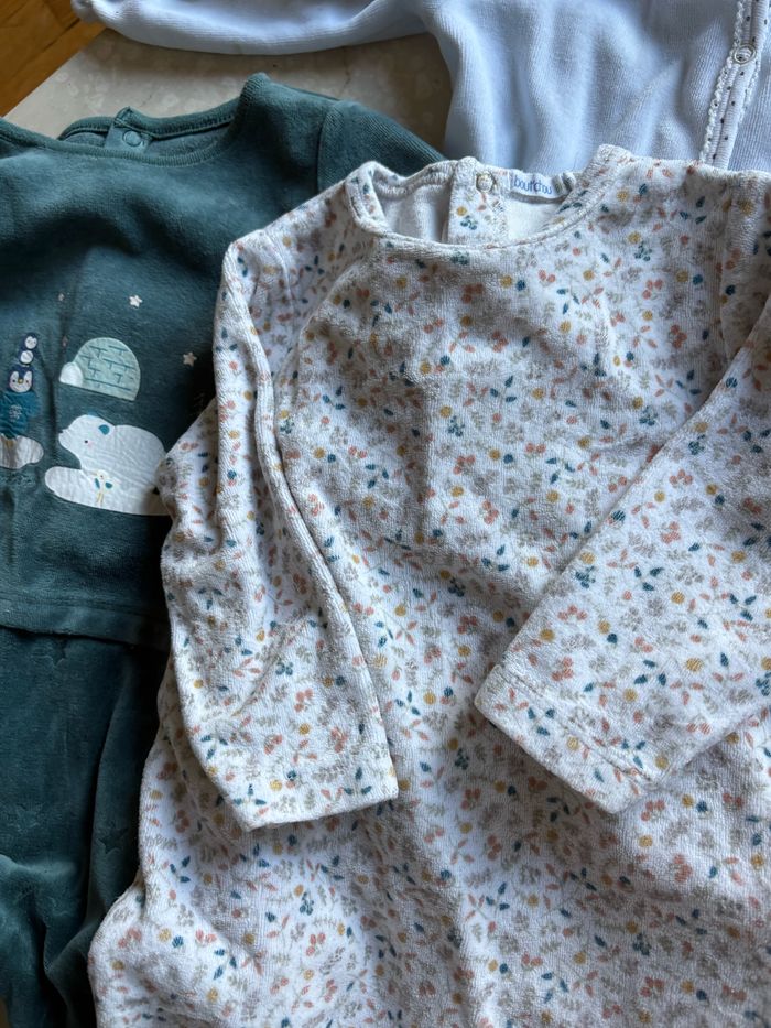 Lot 4 pyjamas 12 mois - photo numéro 7