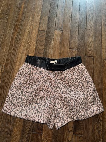 Short maje avec du cuir Taille 36 Valeur 220 euros