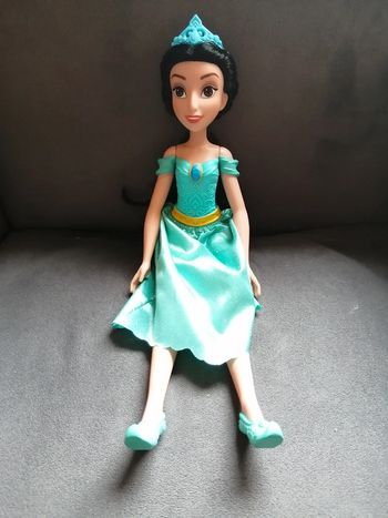 Poupée jasmine