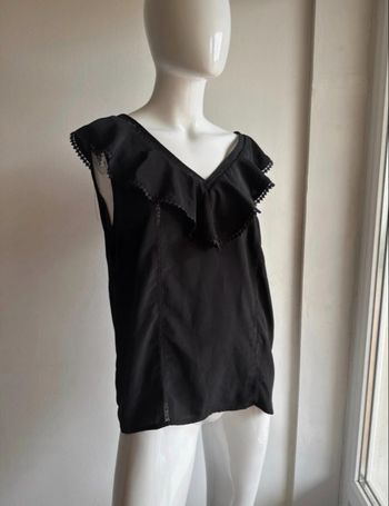 Top noir dentelle