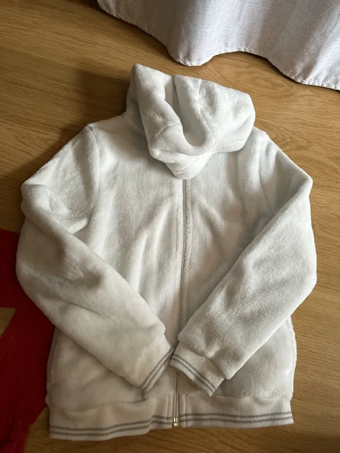 Lot vêtements fille 10 ans - photo numéro 3