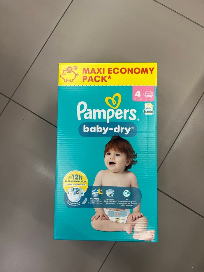Couche Pampers taille 4