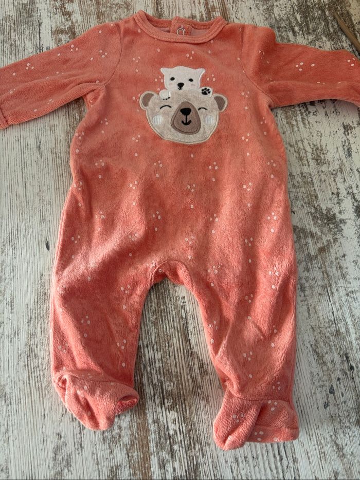 Lot pyjamas  1 mois  fille - photo numéro 2