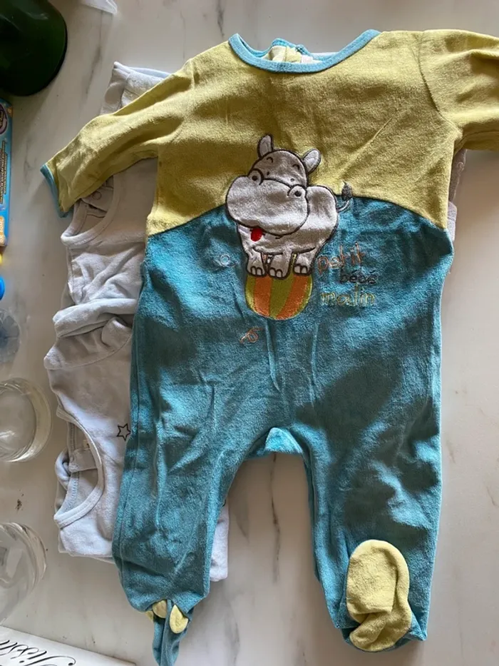 4 pyjamas 12 mois - photo numéro 2