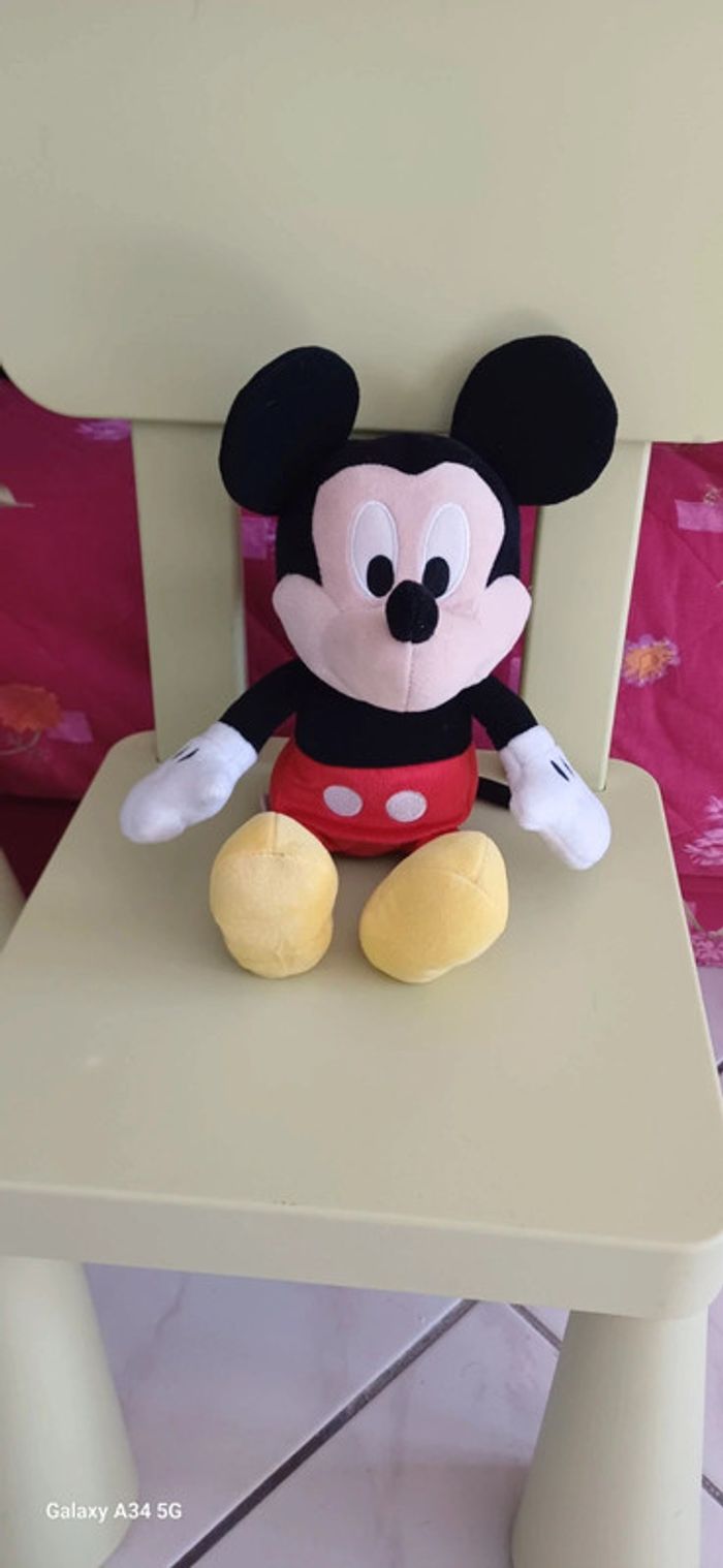 Mickey qui rit et éternue