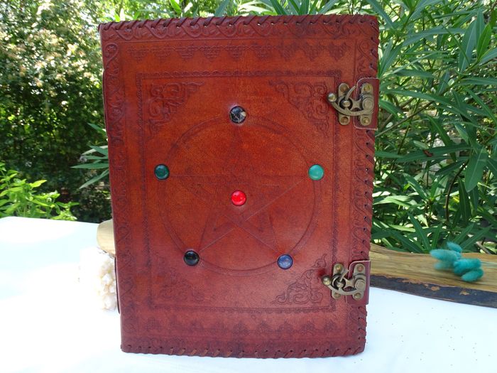 Grand grimoire cuir pentagram 7 chakras - photo numéro 3