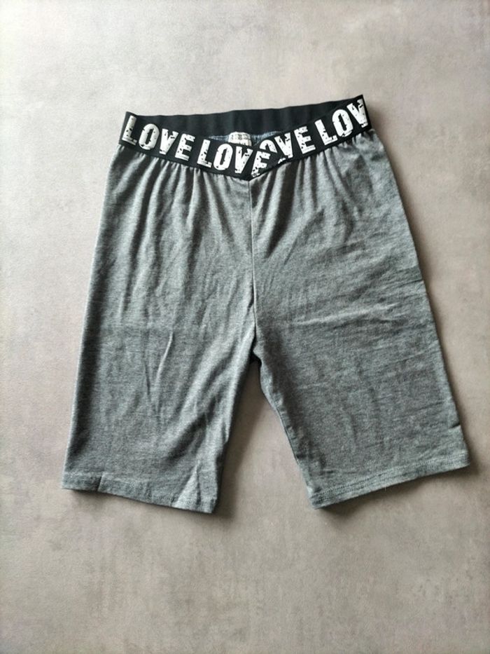 Shorts gris Shein avec ceinture LOVE