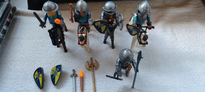 Playmobil  lot 5 Chevaliers Novelmore + chevaux + armes