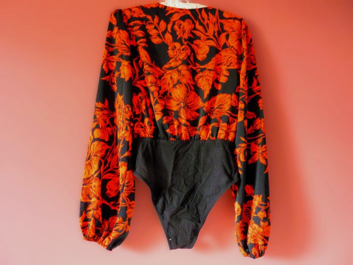 Body bodie femme S 36 jennyfer shein noir et imprimé rouge lot TBE - photo numéro 4