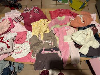 Lot de 20 vêtements taille 3 mois