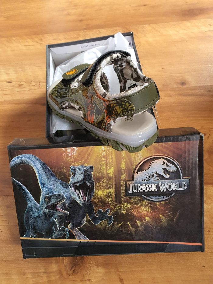 Chaussures sandales jurassic Park lumineuse taille27 - photo numéro 3