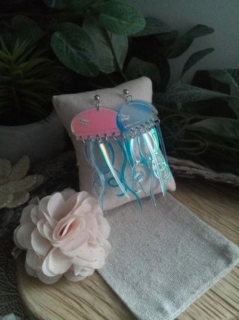Boucles d'oreilles méduses bleues lumineuses