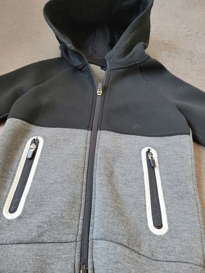 Veste à zip grise et noir 6 ans kiabi - photo numéro 2