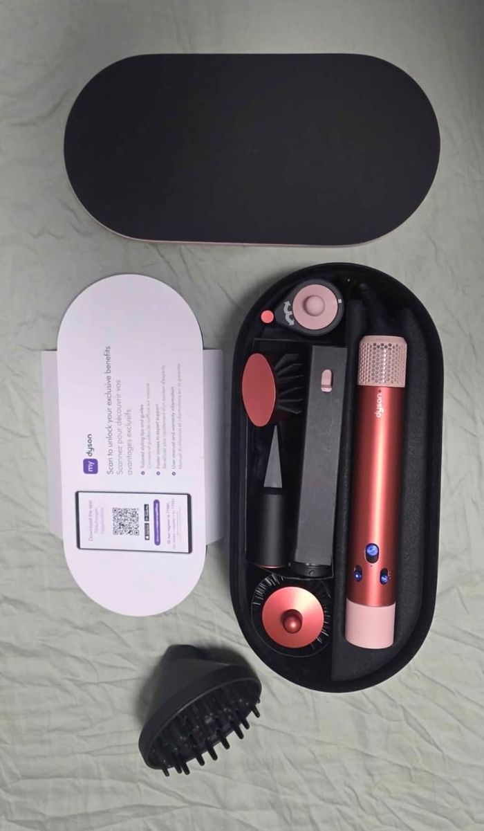 Brosse à cheveux Dyson Airwrap neuf , avec tous ses accessoires et sa boîte d'origine. - photo numéro 5