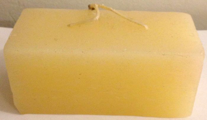 Bougie blanche de forme rectangle pour festivité ou autre - photo numéro 4