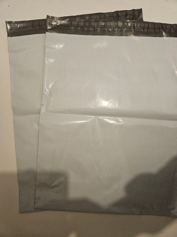 Lot de 25 sacs d’expédition auto-adhésifs 46,5 × 35 cm – Neufs