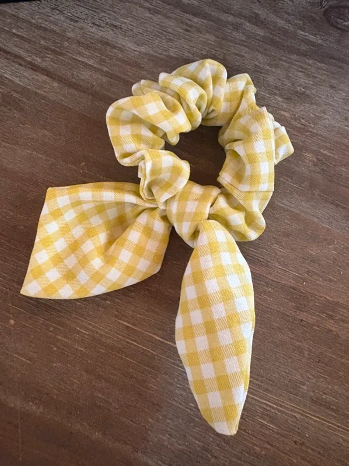 Chouchou jaune et blanc