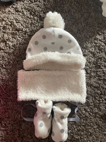 Ensemble gants + bonnet + tour de cou