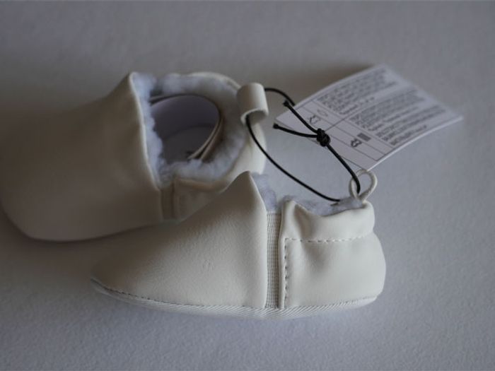 Chaussons blancs écrus imitation cuir neufs avec étiquette Taille : 3/6 mois - photo numéro 2