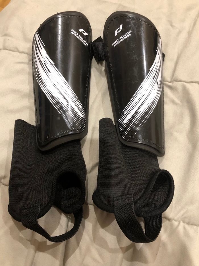 Protèges -tibias  avec chevilleres Pro Touch T 8-10 ans en bon état