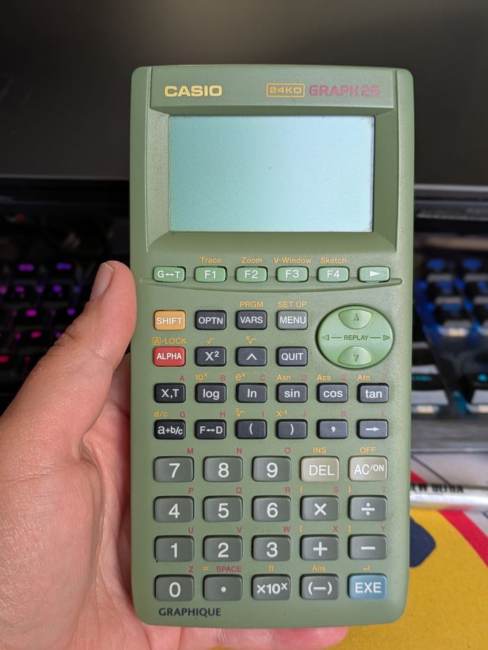 Calculatrice scientifique : Casio Graph 25 (24ko)