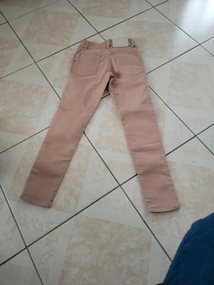 Joli pantalon 8 ans - photo numéro 3