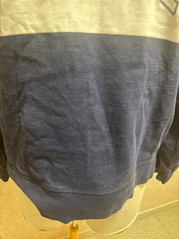 Sweat Stüssy à capuche – Blanc & Bleu marine – Taille L – Très bon état mixte - photo numéro 4