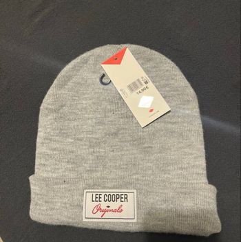 Bonnet neuf avec étiquette Lee Cooper