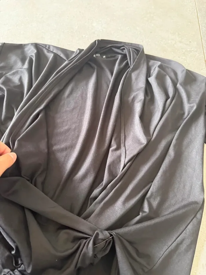 Haut noir Eight taille M, très bon état - photo numéro 2