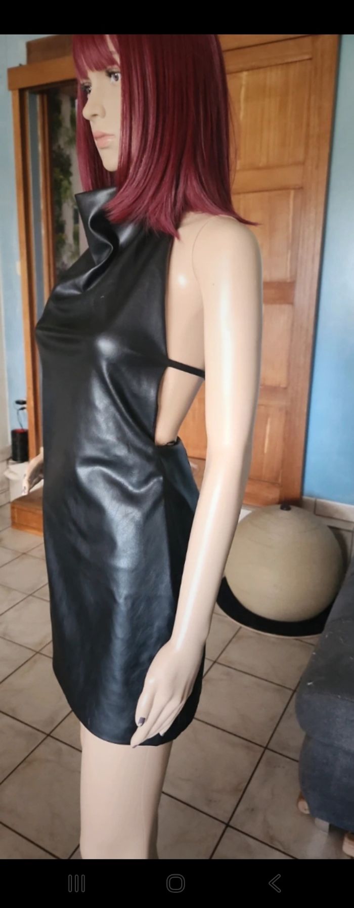 Robe noire dos nu - photo numéro 2