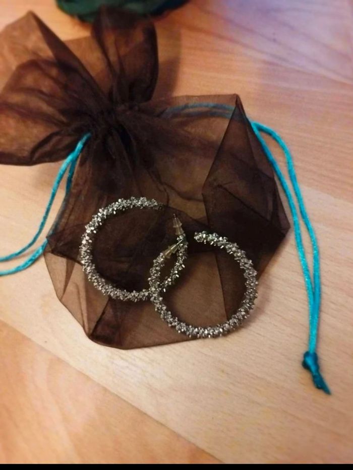 Très  belle  paire  de boucles  d'oreilles